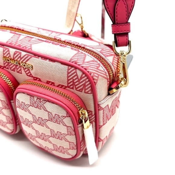 Michael Kors Jet Set Medium Crossbody Bag Tech Accessories
Attached Tea - Picture 7 of 13